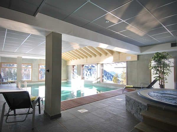 Swimming pool of the Carlina hotel in La Plagne
