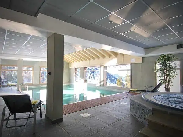 Piscine de l'hôtel Carlina à La Plagne